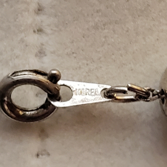 Beautiful Korean Shiny Silver Puffy 'Hearts Galore' & Round Balls Necklace - Picture 3 of 8